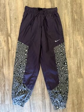 Nike Women’s Sportswear Pants
